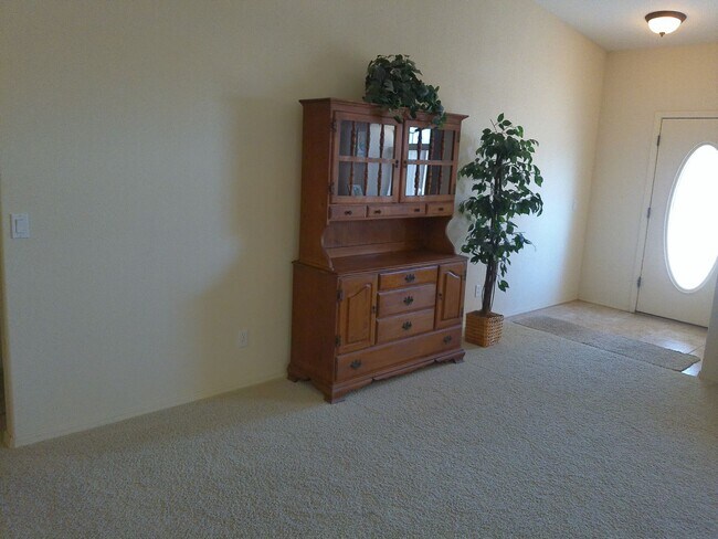 Building Photo - Winter Rental Available October-April 2026