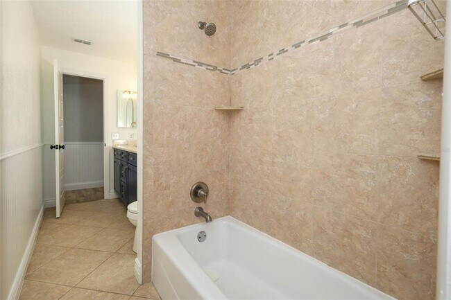 Building Photo - 411 Valencia Cir