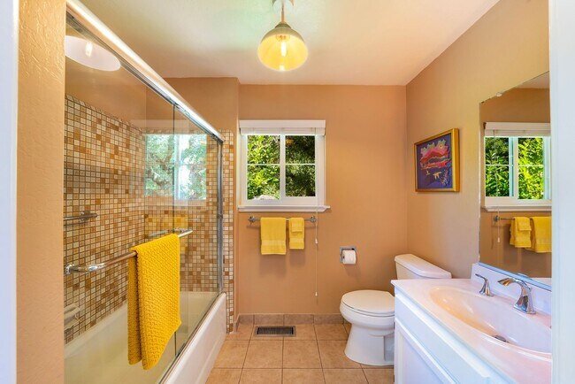 Building Photo - Stunning Mid-Century Modern 5bed/3.5 bath Home on 1.92 acres