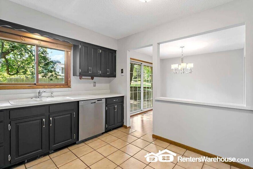 Building Photo - 3004 Pine Ridge Dr