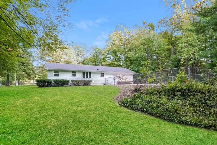 Building Photo - 8240 Timberlane Dr