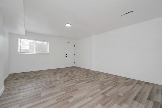 Building Photo - 2642-2642 S 800 E