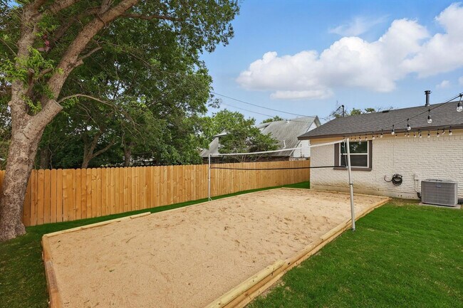 Building Photo - 3321 Ridgehaven St