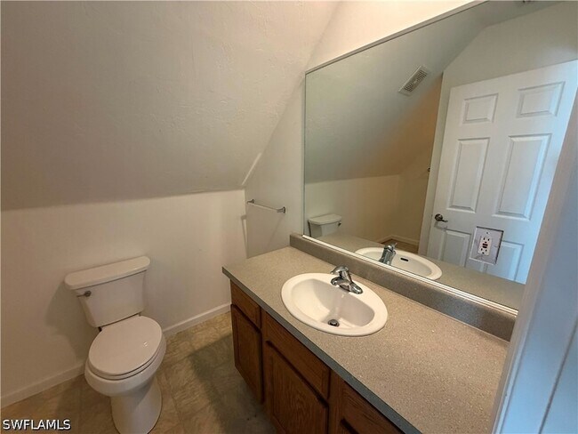Building Photo - 250 Leawood Cir