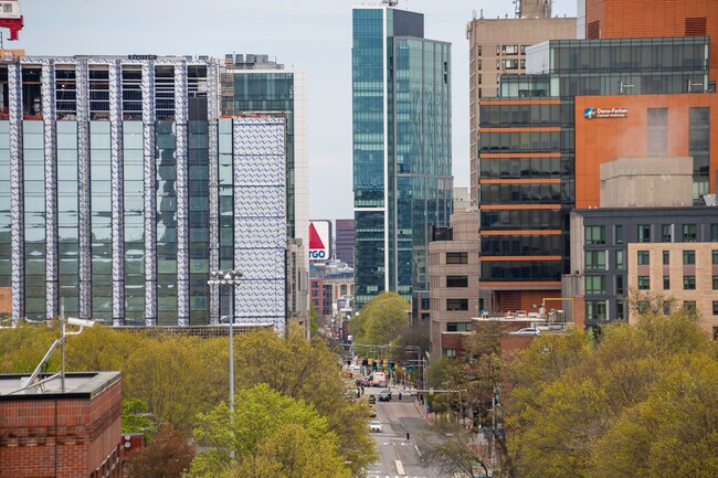 Building Photo - 77 Pond Ave