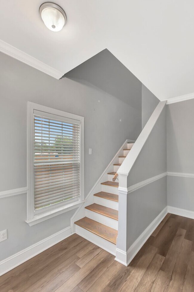 Building Photo - Spacious 4-Bedroom Charleston Home Loaded ...