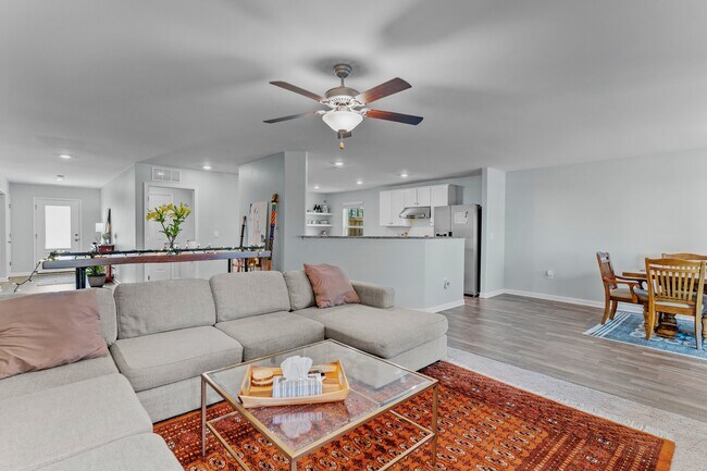 Building Photo - 680 Aurora Pl