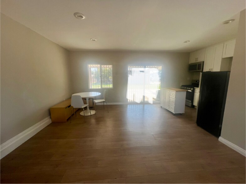 Building Photo - 5385 Howard St