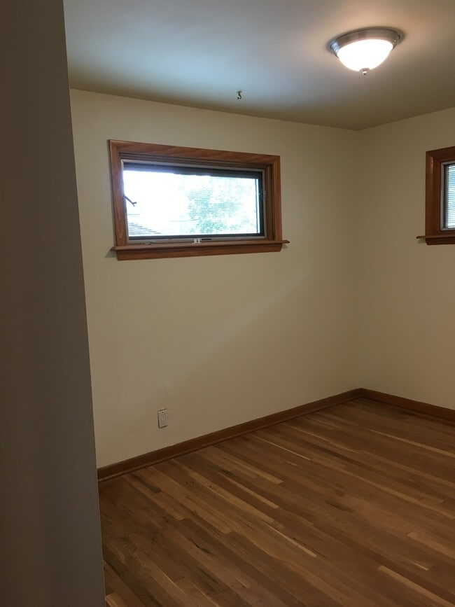 Building Photo - Worthington Schools.  Blocks from downtown.