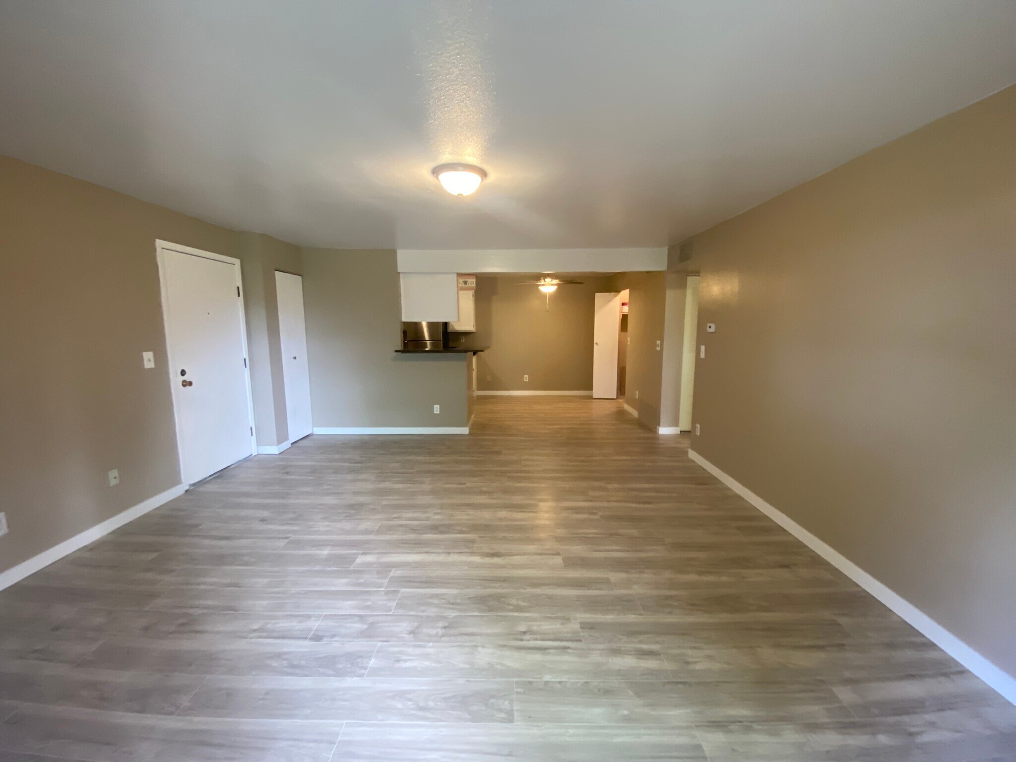 Building Photo - 420 Zang St