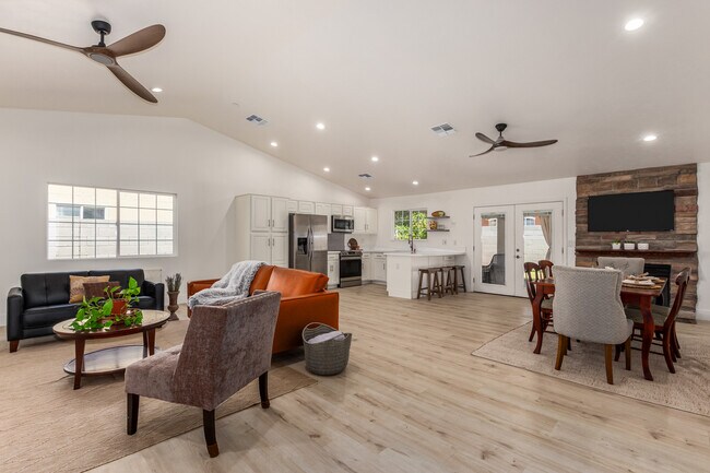 Building Photo - 15433 N 63rd St