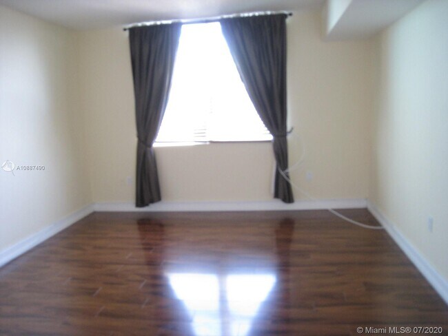 Building Photo - 1555 N Treasure Dr