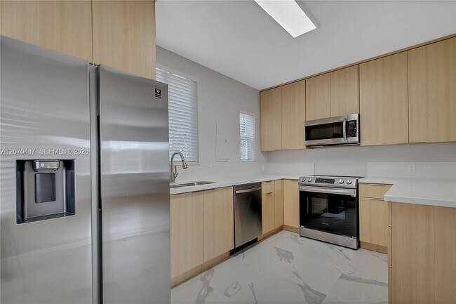Building Photo - 3783 SW 27th St
