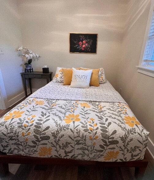 Building Photo - 42085 Sweet Spring Ln