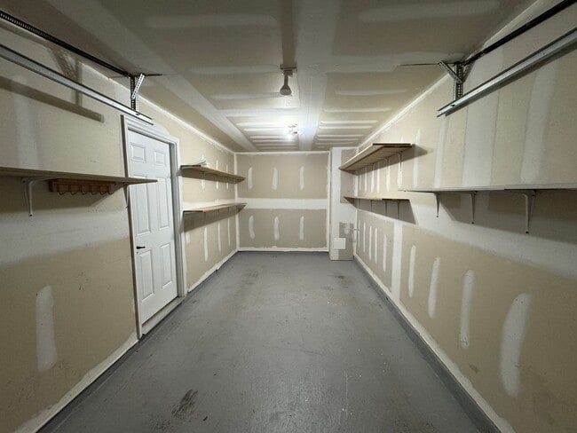 Building Photo - 1720 SF Townhome - 3 BR/1.5 BA in Vineland - Kings Crossing!