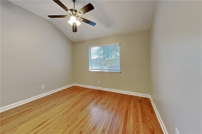 Building Photo - 345 E Willow Run