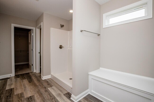 Building Photo - 685 Shaker Dr