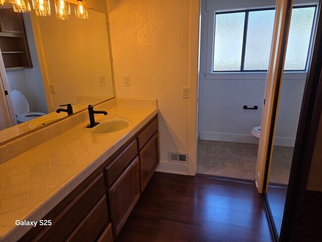 Building Photo - Large Four Bedroom with a Pool in Folsom