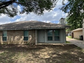 Building Photo - 2411 Indigo Ln