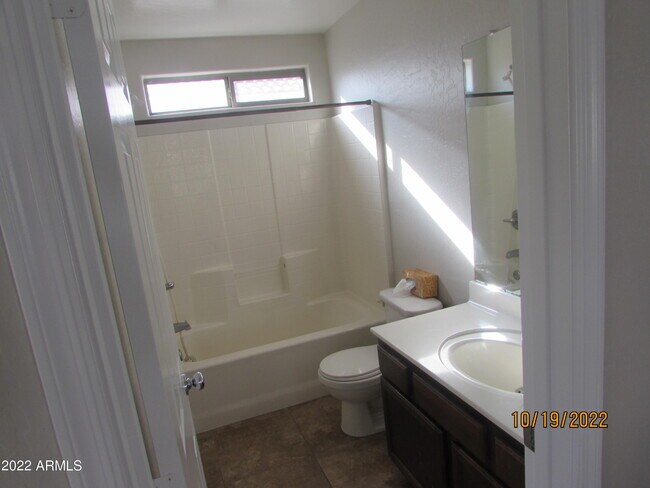 Building Photo - 450 E Maddison St