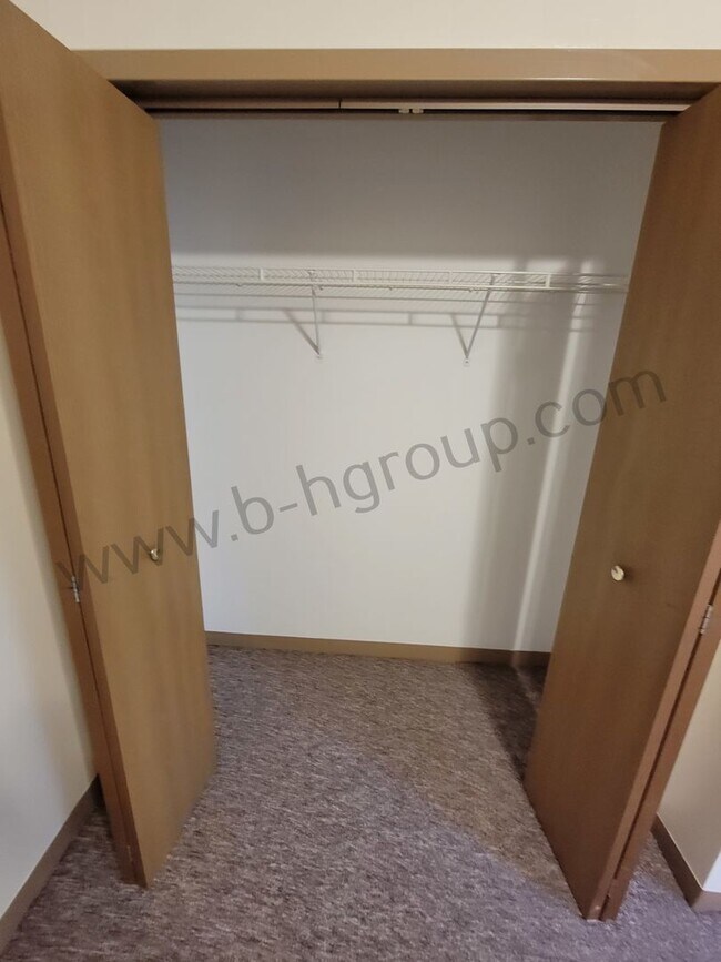 Building Photo - 8760 Sheridan Rd