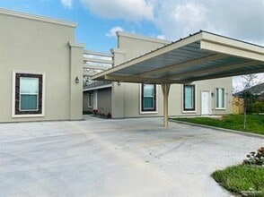 Building Photo - 8 Taxco Ct