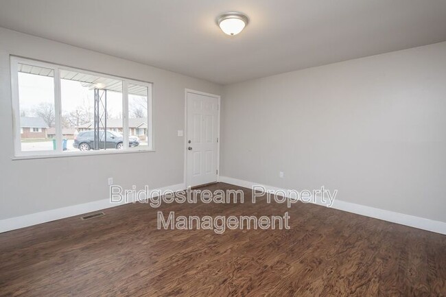 Building Photo - 5442 Lofino Ct