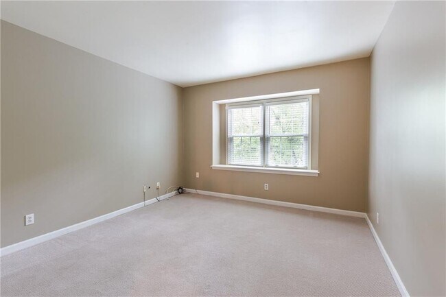 Building Photo - 82 Montre Square NW