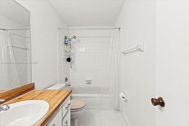 Building Photo - 901 NW 26th Ave