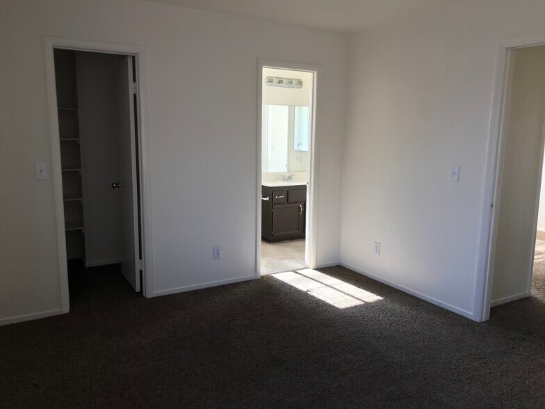 Building Photo - 6404 Rose Tree Ln