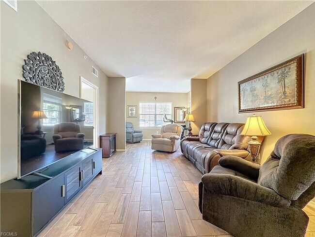 Building Photo - 3 bedroom 2 bathroom Condo in the Gardens at Beachwalk