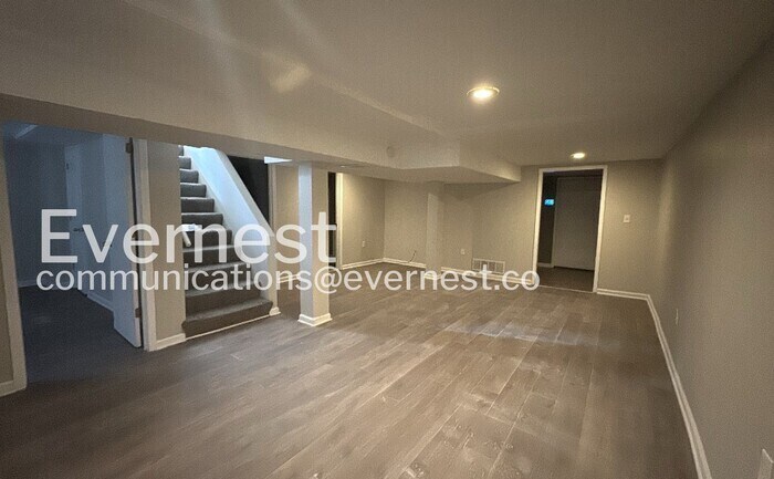 Building Photo - 13002 Crystal Ave