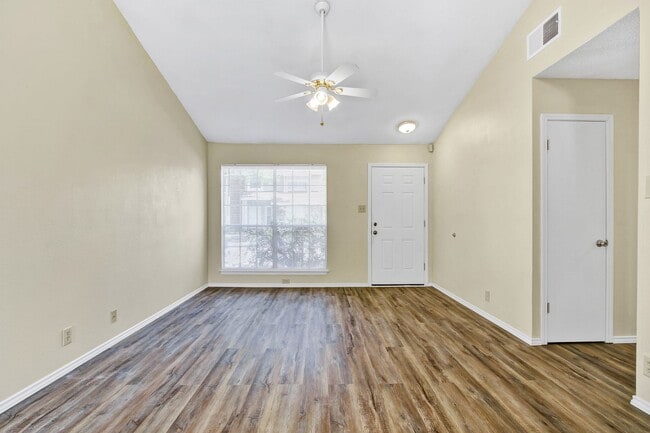 Building Photo - Move-In Ready Condo with Open Layout