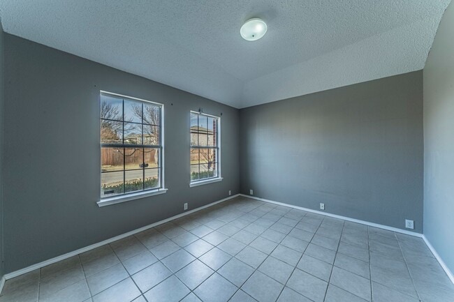 Building Photo - Move-In Ready 4BR/2BA Home in Crowley, TX