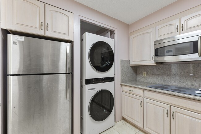 Building Photo - 1910 Ala Moana Blvd