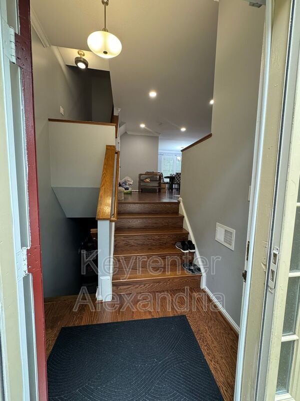 Building Photo - 3818 Vermont Ct