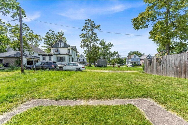 Building Photo - 812 Lovett Pl