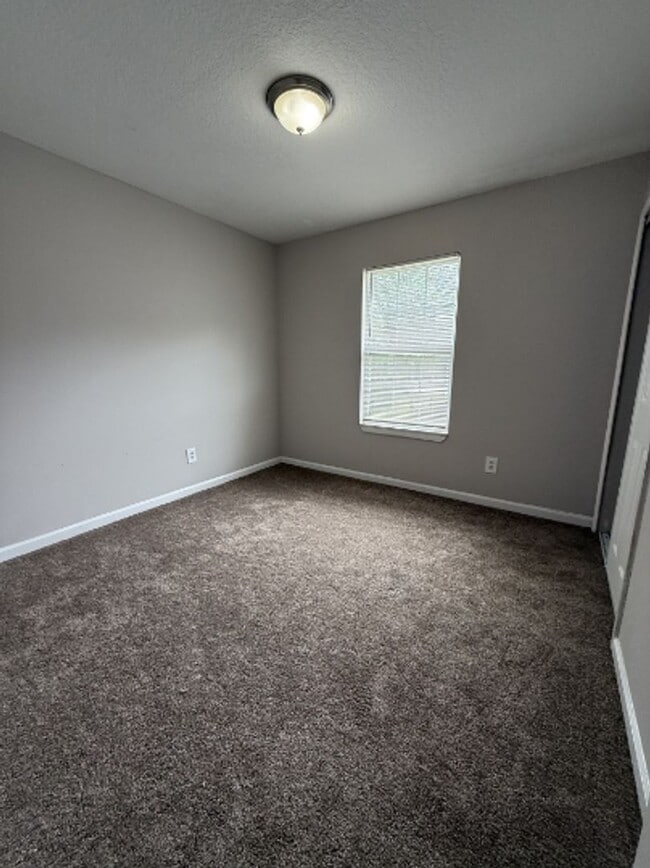 Building Photo - Beautiful 3 Bedroom 2 Bath House with New Kitchen