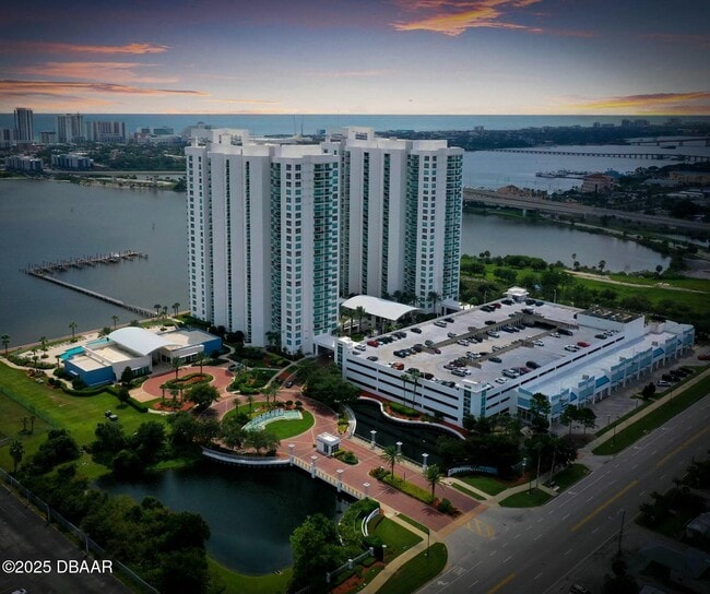 Building Photo - 231 Riverside Dr