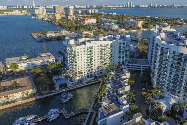 Building Photo - 7910 Harbor Island Dr