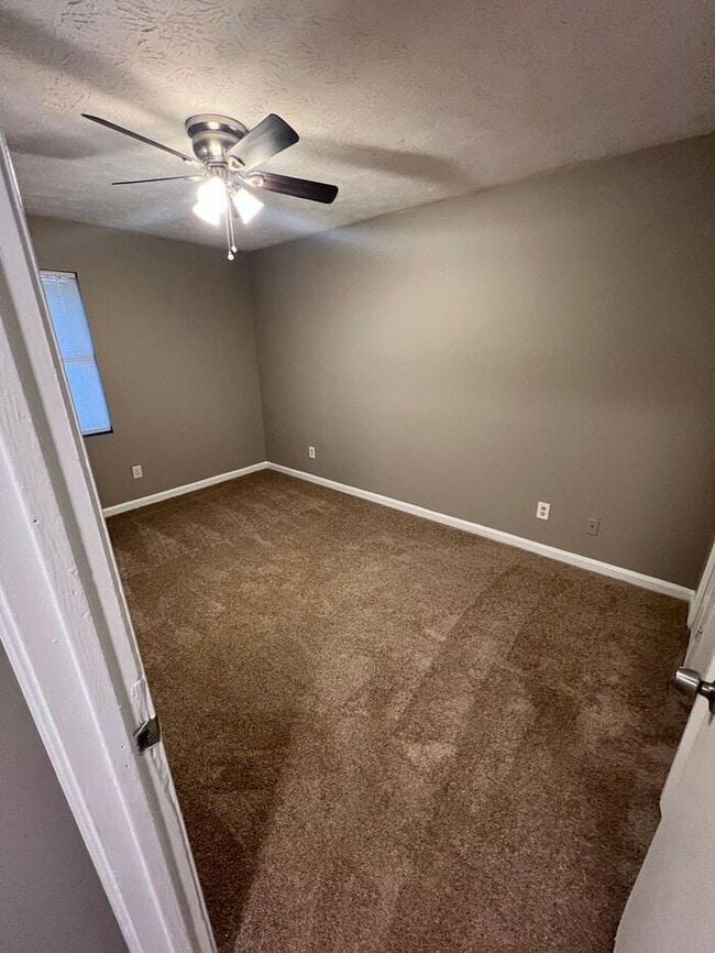 Building Photo - READY NOW!!! Corner Unit! 2 Bedroom 1.5 to...