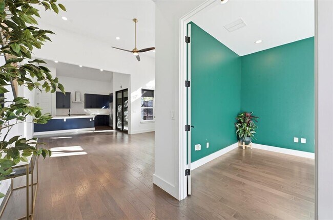 Building Photo - 904 Catalpa St