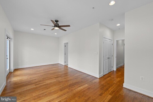 Building Photo - 1228 I St NE