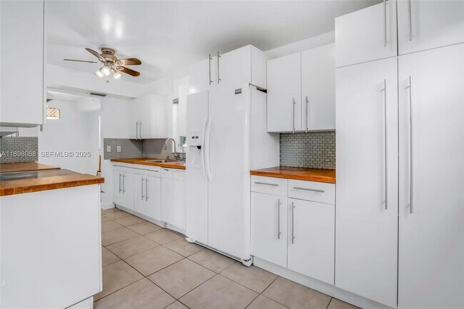 Building Photo - 8002 Lagos De Campo Blvd