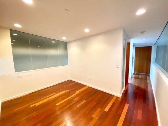 Building Photo - 520 1/2 E Grand Ave