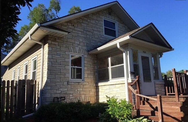 Building Photo - 4827 Poppleton Ave