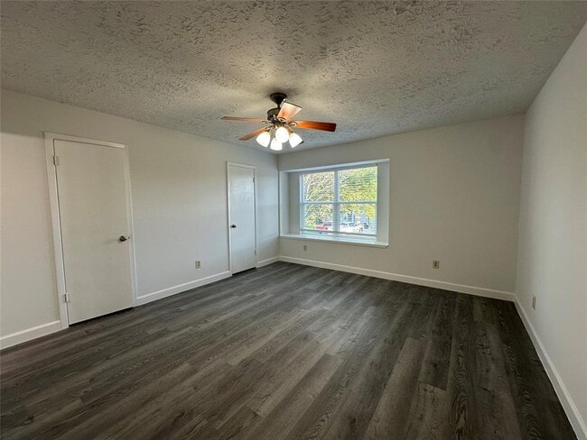 Building Photo - 101 Cavalry Cir