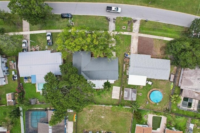 Building Photo - 311 Shore Dr E