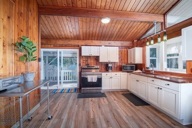 Building Photo - Spacious Luxury Home in Napili 3bd/2bth