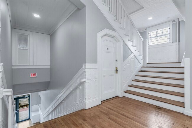 Building Photo - 202 Broadway